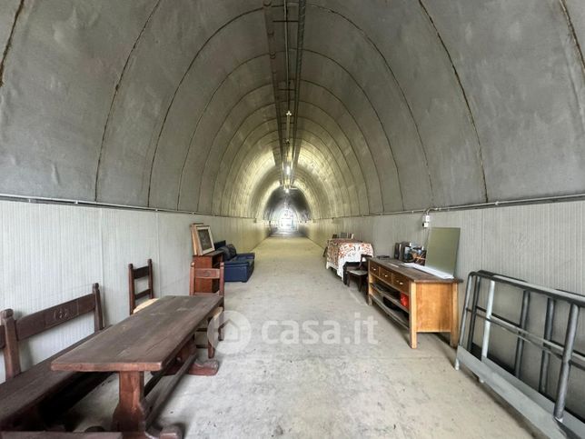 Capannone in commerciale in Via V Maggio 77