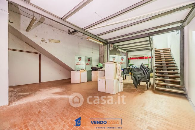 Garage/posto auto in residenziale in Via Vignolo 4