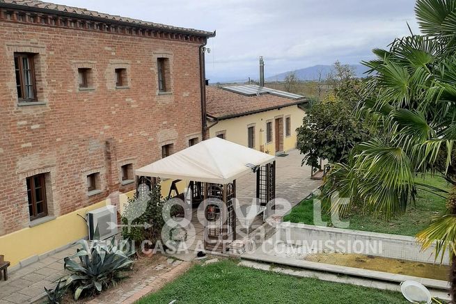 Rustico/casale in residenziale in Case Sparse Farneta 338