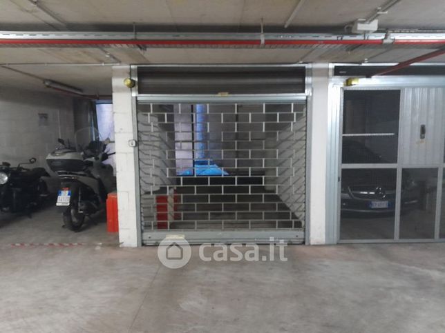 Garage/posto auto in residenziale in Viale Liegi