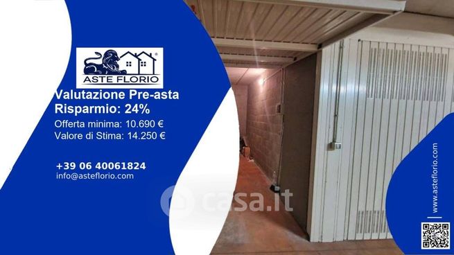 Box/posto auto in residenziale in Piazza Adriano 11 /E