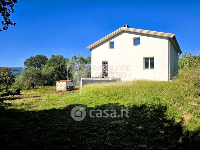 Casa indipendente in residenziale in 