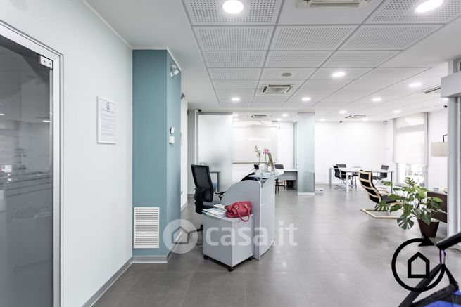 Ufficio in commerciale in Via Zampeschi 22