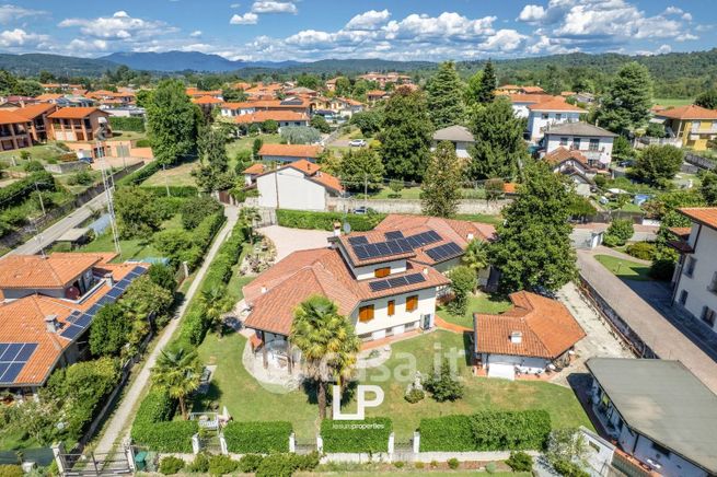 Villa in residenziale in Via Filippo Turati 8