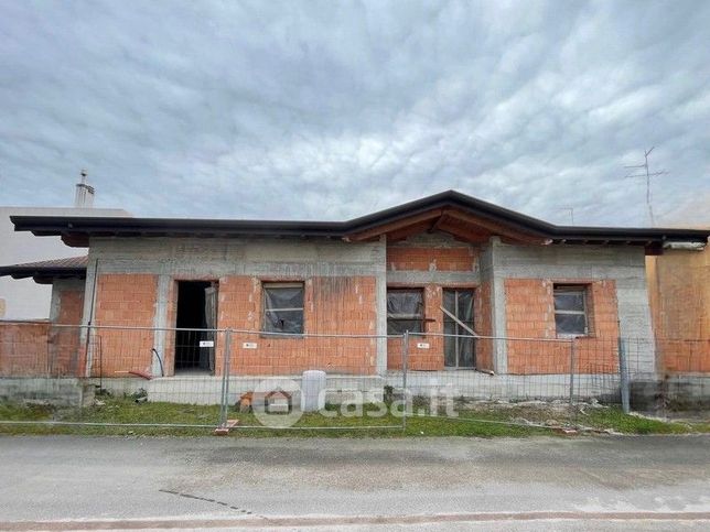 Casa indipendente in residenziale in Via Roma