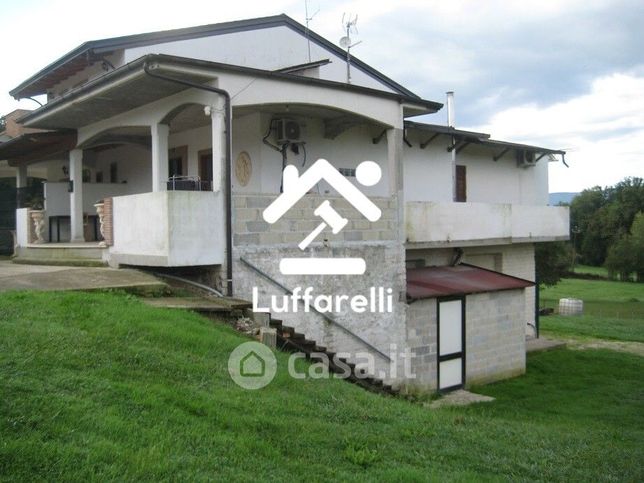 Casa bi/trifamiliare in residenziale in Via Serre 13