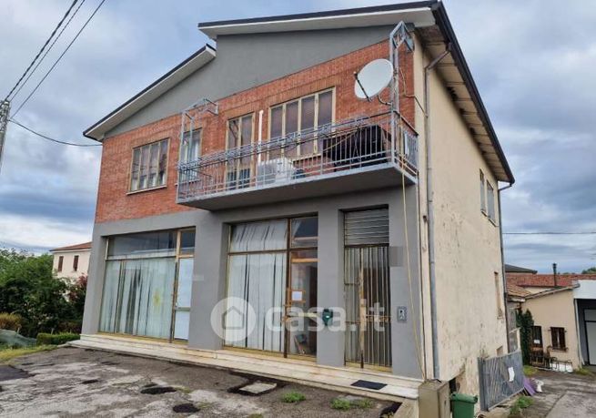 Capannone in commerciale in Via Trieste