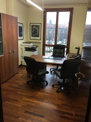 Ufficio in commerciale in Piazza Gramsci