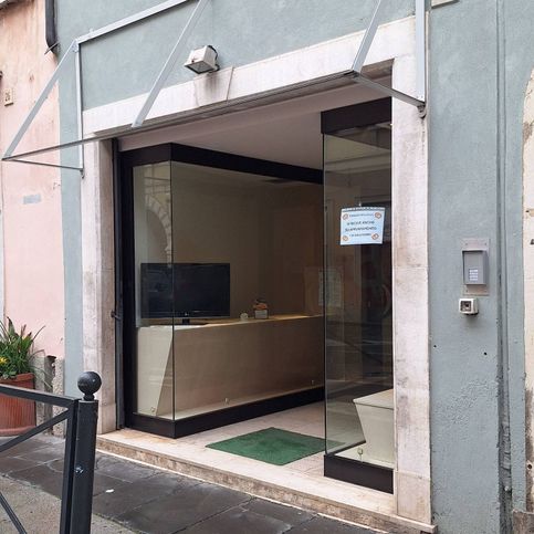 Attività/licenza (con o senza mura) in commerciale in Corso Martiri della Libertà