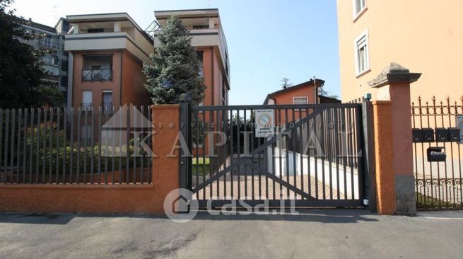 Box/posto auto in residenziale in Via Silvio Pellico 25
