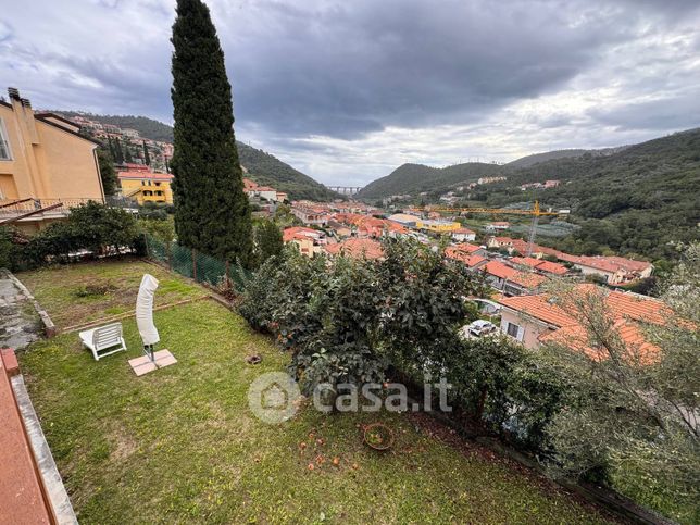 Casa indipendente in residenziale in Via Giorni-Santarò 5