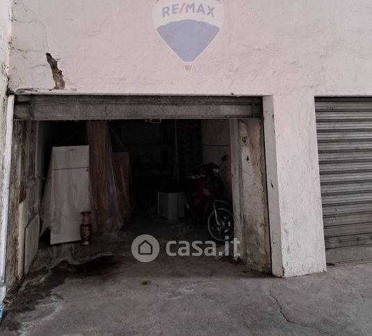 Box/posto auto in residenziale in Via Giangiulio Adamo 4
