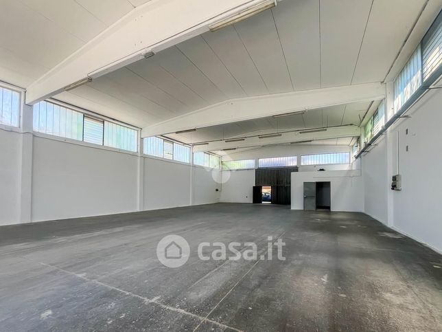 Capannone in commerciale in Via dei Marmorari 1