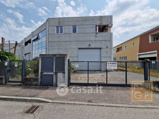 Capannone in commerciale in Via Otto Marzo 6