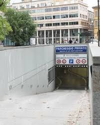 Box/posto auto in residenziale in Piazza della Vittoria
