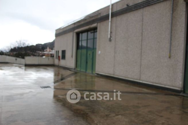 Capannone in commerciale in Via Enrico Toti