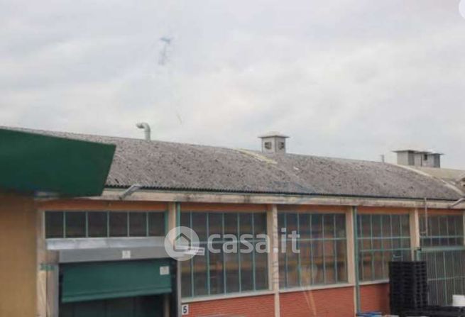 Capannone in commerciale in Via Fusline