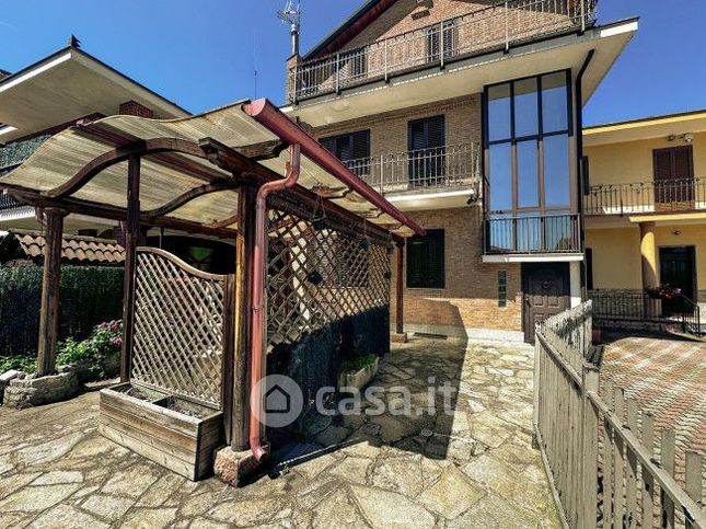 Casa bi/trifamiliare in residenziale in Strada delle Finanze 12