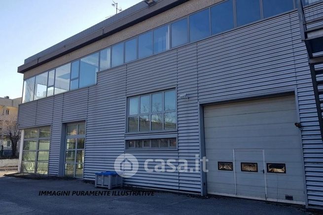 Capannone in commerciale in Via Bruges 41 /1