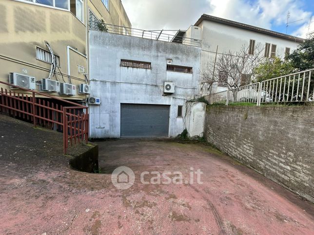 Box/posto auto in residenziale in Via dei Larici 33