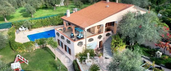 Casa indipendente in residenziale in 