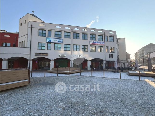 Ufficio in commerciale in Piazza Camandona 29
