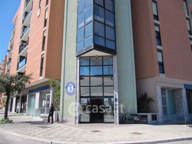 Appartamento in residenziale in Viale Commenda 2