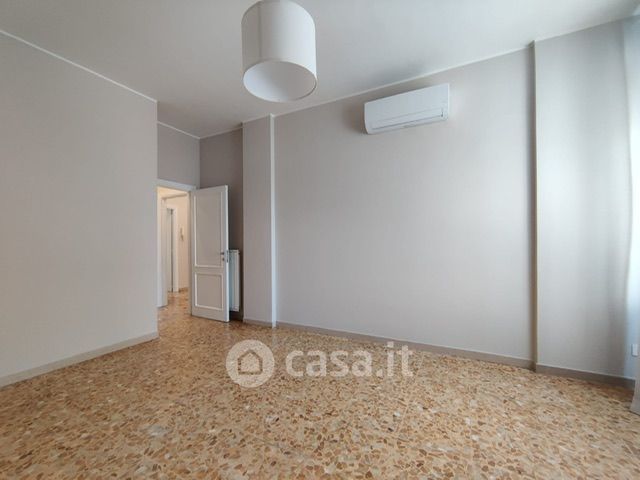 Ufficio in commerciale in 