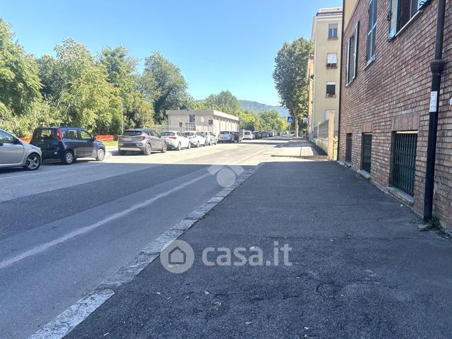 Box/posto auto in residenziale in Via dell'Argine 1