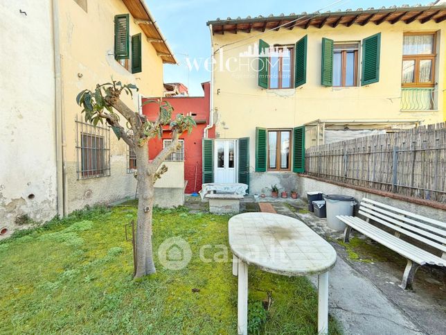 Casa indipendente in residenziale in Via Pistoiese