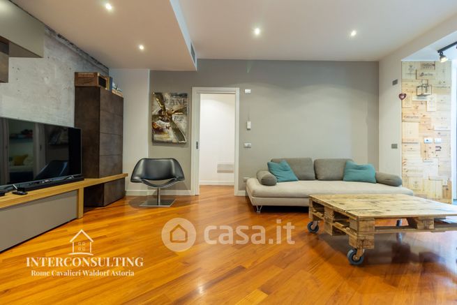 Appartamento in residenziale in Via della Mendola