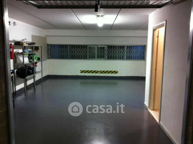 Box/posto auto in residenziale in Via degli Arrotini 97
