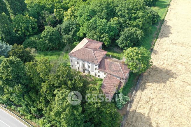 Rustico/casale in residenziale in Via Giotto 41