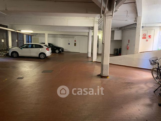 Box/posto auto in residenziale in Via Stampa
