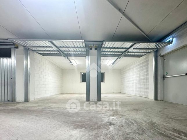 Box/posto auto in residenziale in Via Follone