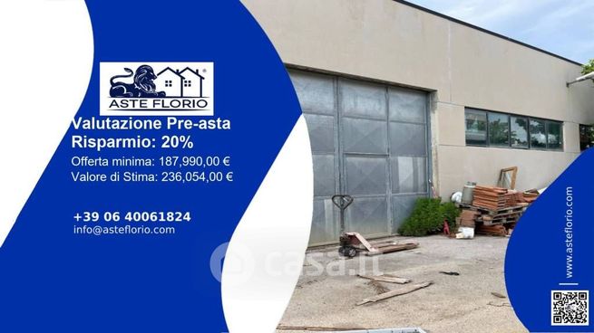 Capannone in commerciale in Via Siria
