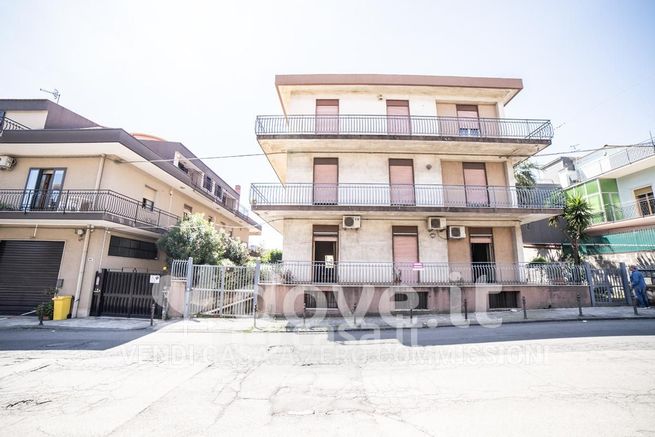 Appartamento in residenziale in Via Etna 132