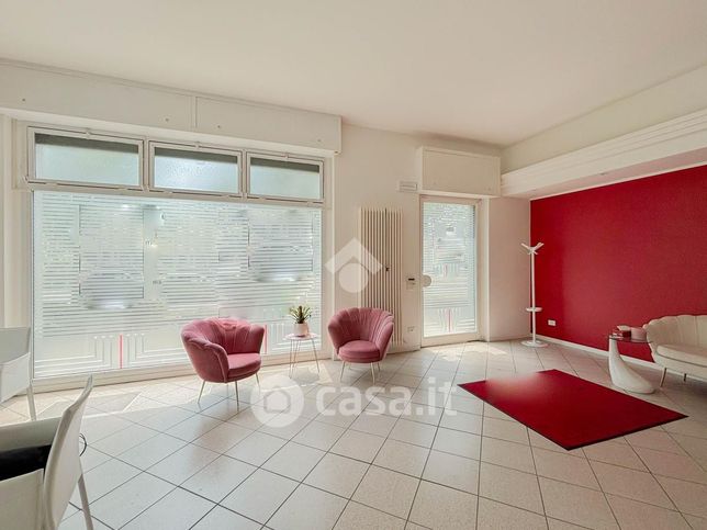 Ufficio in commerciale in Via Crocette 52