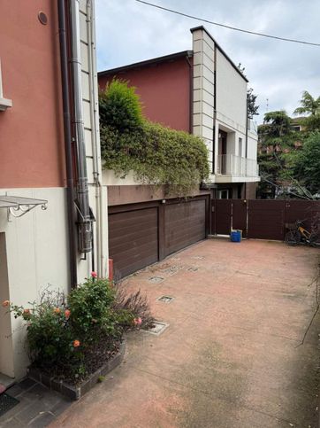 Box/posto auto in residenziale in Viale Rustici