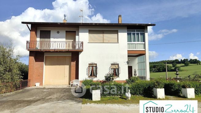 Casa indipendente in residenziale in 