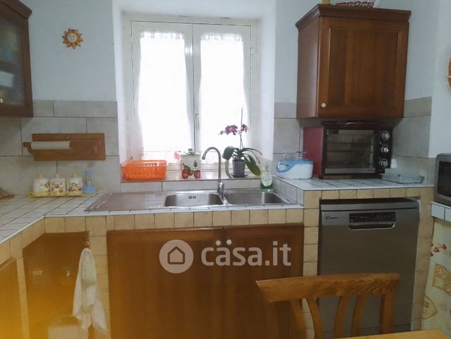 Casa indipendente in residenziale in 