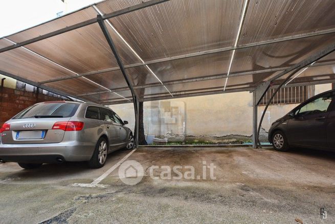 Garage/posto auto in residenziale in Via Luigi Morandi