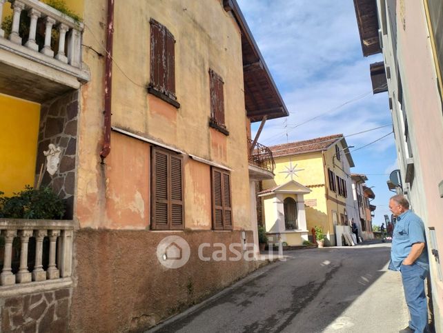 Casa indipendente in residenziale in 