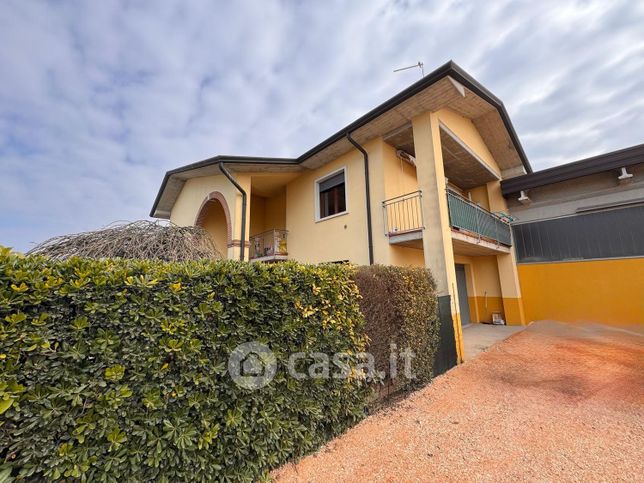 Casa indipendente in residenziale in Viale del Lavoro