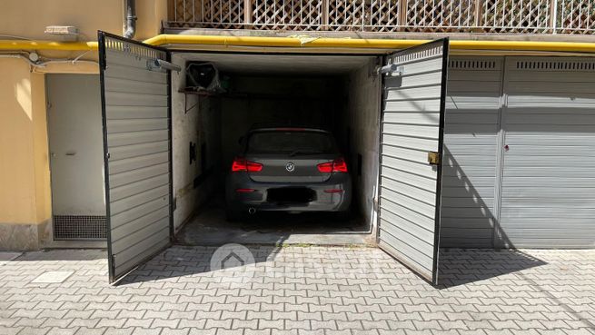 Box/posto auto in residenziale in Via Valdossola