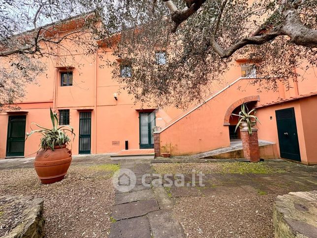 Ufficio in commerciale in Via Filippo Webb 11