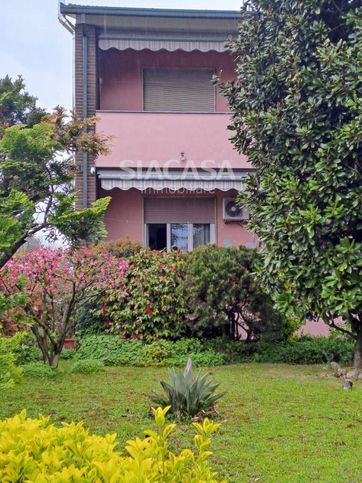 Appartamento in residenziale in Via Adamello 35