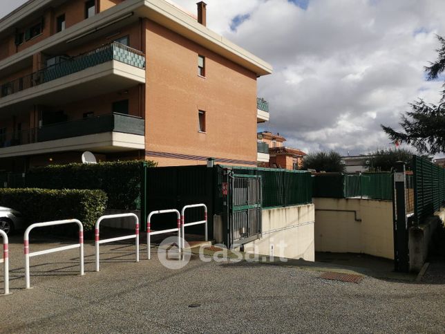 Box/posto auto in residenziale in Via Giusto Fontanini