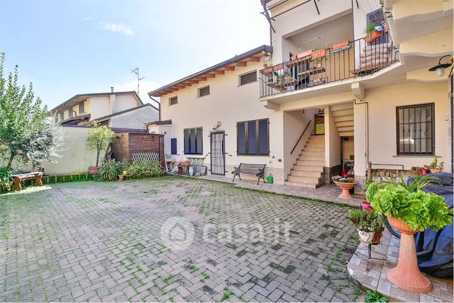 Casa bi/trifamiliare in residenziale in Via Bertacciola 2
