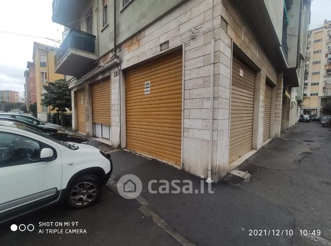 Garage/posto auto in residenziale in Via Ugo Foscolo